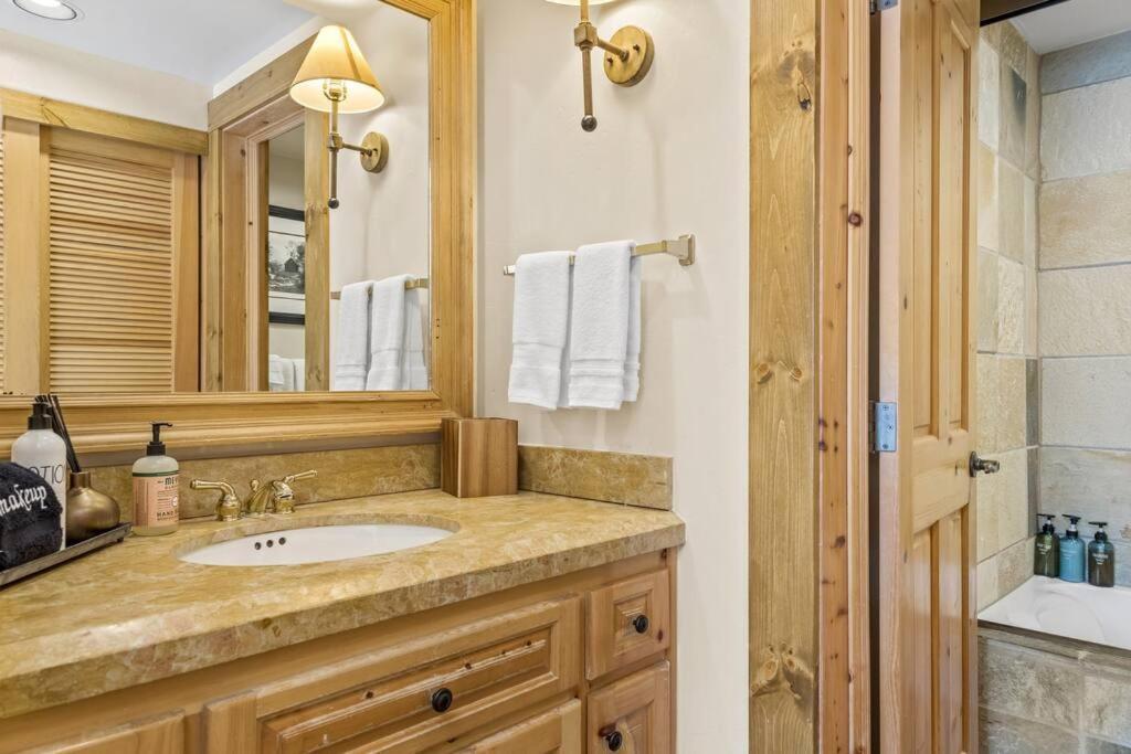 Blue Collar Boutique: Affordable Adventure Aparthotel Telluride Exteriör bild